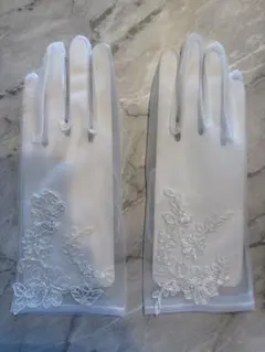 ホワイト刺繍ウェディンググローブ