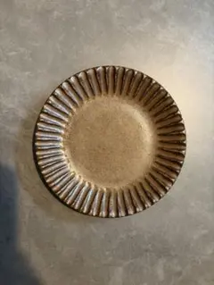 作家 小澤基晴 6寸 18cm 和食器 輪花皿 鎬模様 ブロンズ 人気 取皿