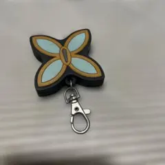 胡蝶しのぶ　鬼滅の刃花びら型ラバーキーホルダー