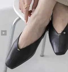 [welleg]Vカット ゴールドアクセント パンプス 24.5cm 新品 黒のサムネイル