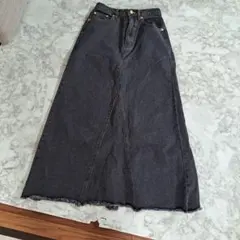 フェリシモ　IEDIT　ダークグレー デニムタイトスカート フリンジヘムのサムネイル