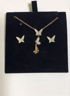 スワロフスキー　ピアスとネックレスのセット　箱無し