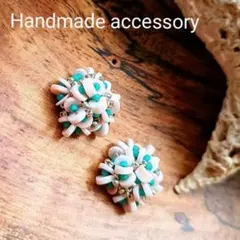 シェル ポンポン ブルー ピアス イヤリング ビーズ刺繍