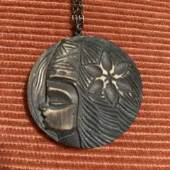 木彫ペンダントネックレス　レトロ　民芸品