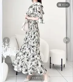 華やか。ふんわりしながら、スタイルアップ♪フリル襟花柄肩スリットワンピース