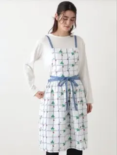アフタヌーンティーリビング　いちご柄エプロン