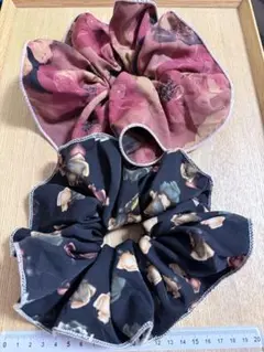大きい花柄シュシュセット（赤と黒）