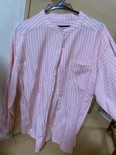 ピンクと白のストライプ長袖シャツ