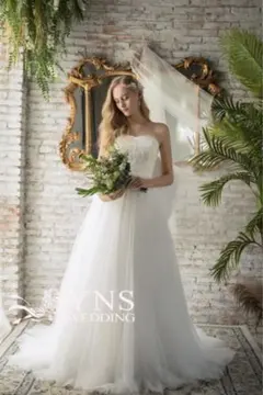 スレンダーAラインのウェディングドレス