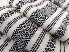 八寸名古屋帯 本場筑前博多織 新品 着物 黒地 献上柄 未仕立て品 平地 金証紙 森博多織】 本場筑前博多織八寸名古屋帯 黒穂間道 「花唐草鴛鴦間道紋