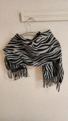 ゼブラ柄ストール ブラック・ホワイト フリンジ付き