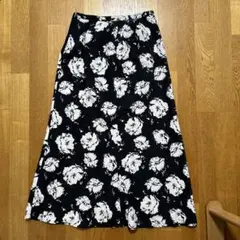 ロングスカート M 黒と白の花柄