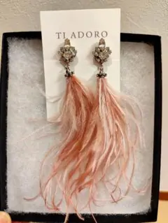 TI ADORO フェザーイヤリング