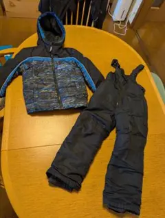 子ども用スキーウェア（上下セット）