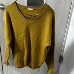 GU/スムースVネックセーター