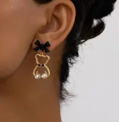 【即日〜翌日発送】ベアーパールピアス　リボン　ゴールド　ブラック　韓国　*c14