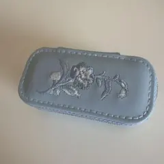 フランフラン　刺繍入り　アクセサリーケース ライトブルーのサムネイル