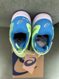 アシックス　キッズスニーカー 青緑 新品　イエロー　23センチ　男児