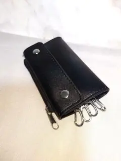 ★未使用★合成皮革黒コインケース ・キーケ－ス、ファスナーとボタン留め付