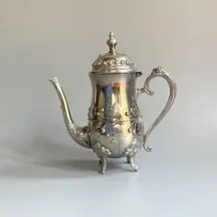 フラワーモチーフ フリル グラス スターリングシルバーの台皿付 花瓶