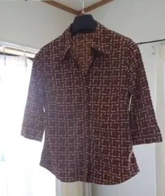 値下げ! 美品! レトロモダン柄 7分袖ストレッチシャツ M オフィス対応