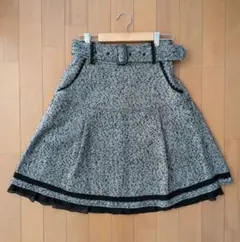 アクシーズ　グレーと黒のツイードフレアスカート　ミニスカート
