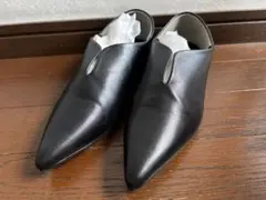 黒 ポインテッドトゥ パンプス 低ヒール