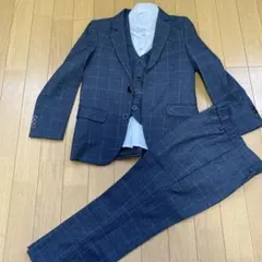 ダークグレー チェック柄 スーツ ベスト付き　4点セット　130センチ　式典にも