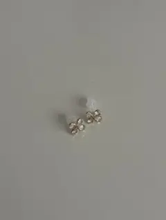花型クリスタルスタッドピアス
