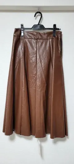 新品タグ付き　フェイクレザースカート