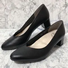極美品✨ unReef【22.5】レザーパンプス アーモンドトゥ Vカット 黒
