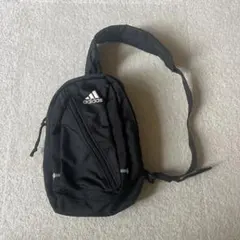 adidas ボディバッグ 子供用　ショルダーバック