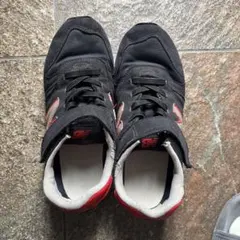 New Balance 373 スニーカー ブラック レッド 22.5㎝のサムネイル