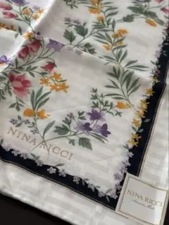 【新品未使用】NINA RICCI 花柄 ハンカチ