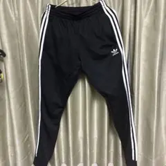 adidas ストライプ ジャージパンツ ブラック