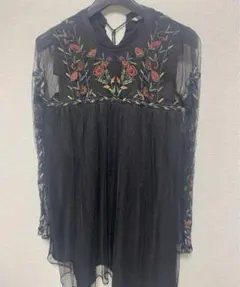 ZARA Trafaluc collection 黒 刺繍入りチュニック