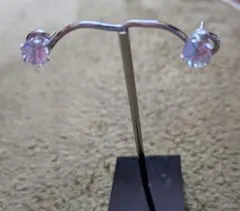 クリスタルスタッドピアス