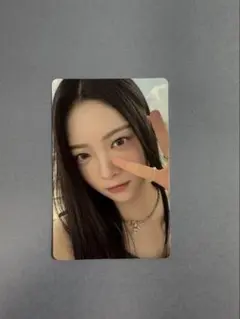 ウンチェLE SSERAFIM antifragile トレカ