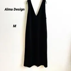 Alma Design 梨地ポンチ Vネック ワンピース ブラック Mサイズ　黒のサムネイル