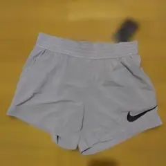 新品タグ付　ナイキ　NIKE　ショートパンツ　レディースL　インナーなしのサムネイル