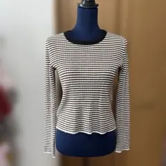 白と黒のストライプ リブ編み長袖セーター