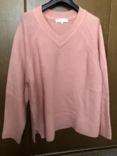 グローブ　Vネック セーター サーモンピンク　Mサイズ
