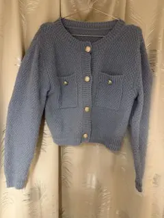 金ボタン ニット