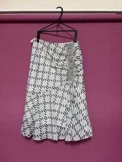 KUMIKYOKU SIS 幾何学模様 フレアスカート ホワイト系