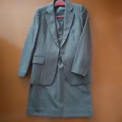 グレーのストライプスカートスーツ3点セット