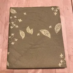 オリーブグリーンの葉模様　風呂敷