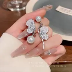 蝶型パール付きピアス