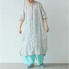 美品 yuni ユニ 2025SS 60/1リネンVネックワイドワンピースのサムネイル