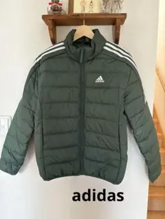 adidas オリーブグリーンダウンジャケット