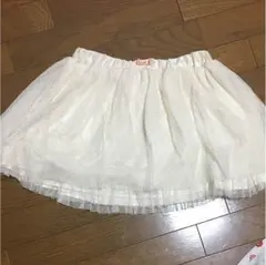 白のフリルミニスカート